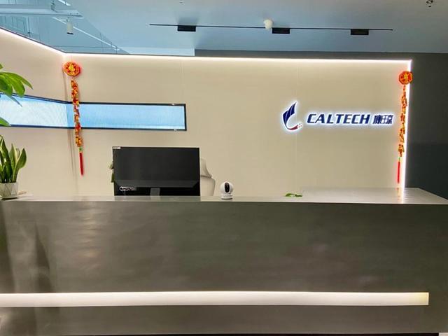 上海康琼信息科技(以下简称"康琼")日前将一面写着"尽职尽责